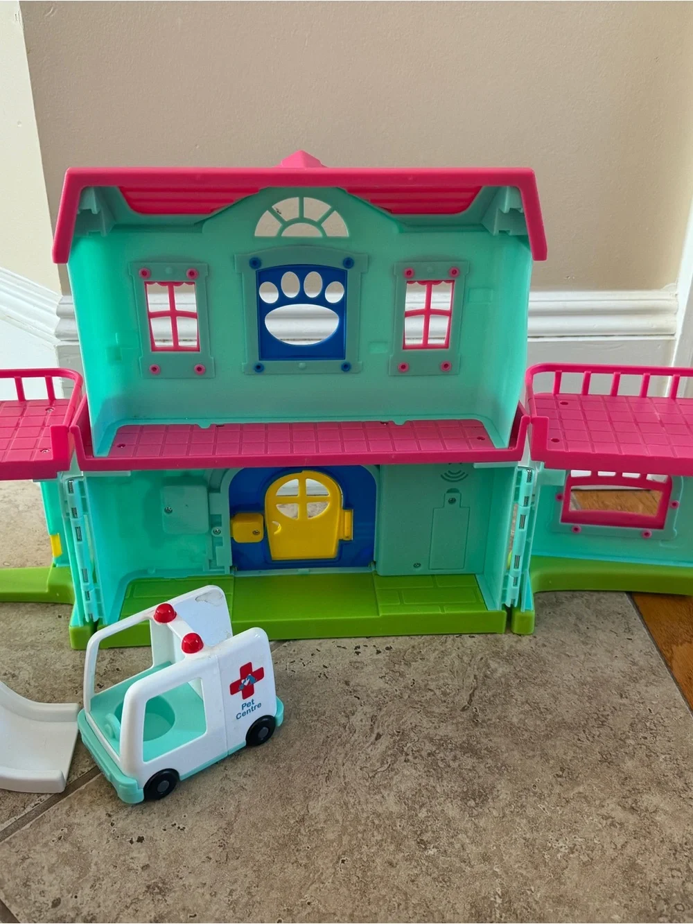Member’s Mark Children's Pet Clinic Care Playset with Pink Vet Clinic Kids
